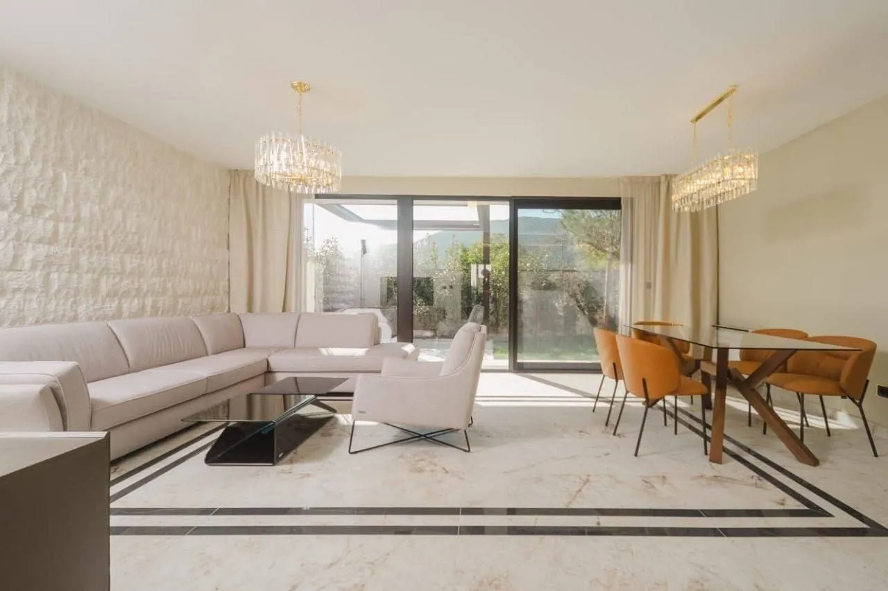 Sale, three bedroom apartment, 170m², Lastva Grbaljska, Kotor