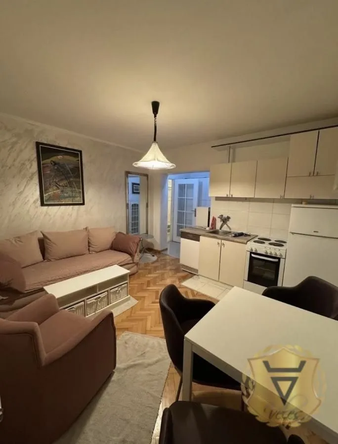 Izdavanje, trosoban stan, 60m², Čukarica, Beograd