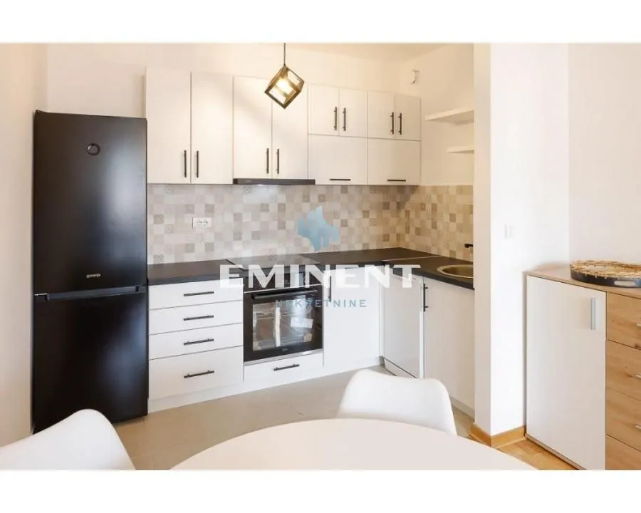 Izdavanje, dvosoban stan, 40m², Zemun Gornji Grad, Zemun Sve Podlokacije