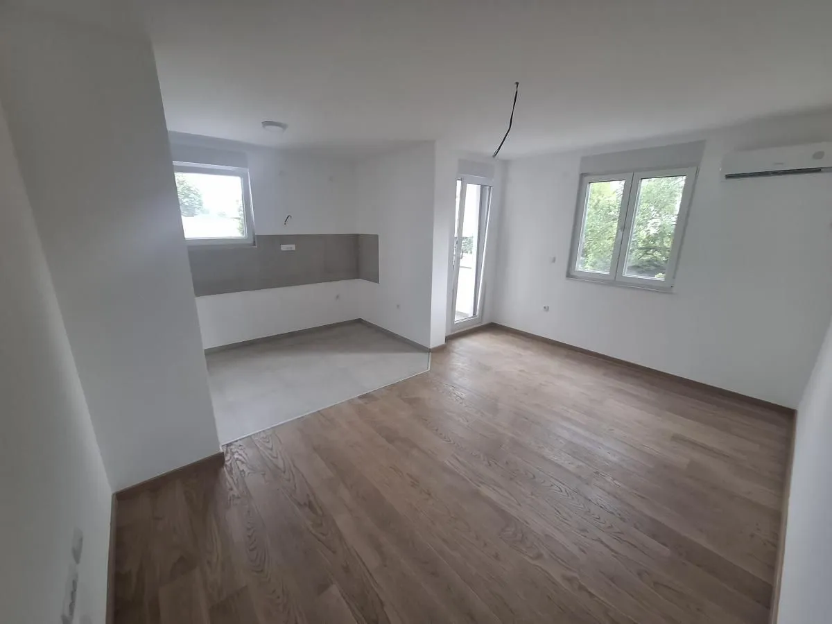 Prodaja, dvosoban stan, 42m², Salajka, Novi Sad Sve Podlokacije