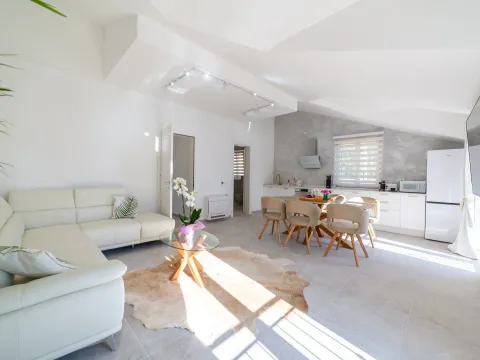 Rent, house, 315m², Tivat, Crna Gora - image 9