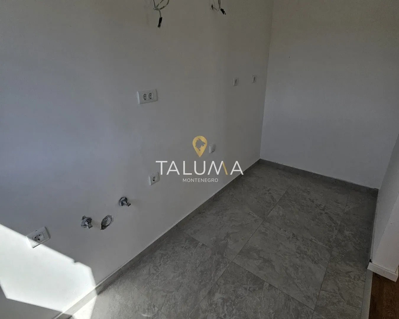 Prodaja, dvosoban stan, 64m², Tološi, Podgorica