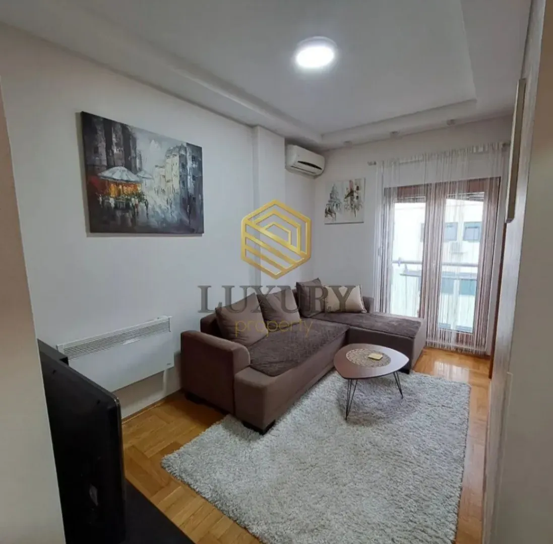 Izdavanje, jednosoban stan, 30m², Obala Morače, Podgorica
