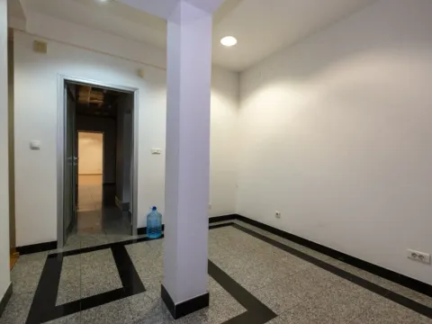 Rent, office space, 147m², Momišići, Podgorica - image 10