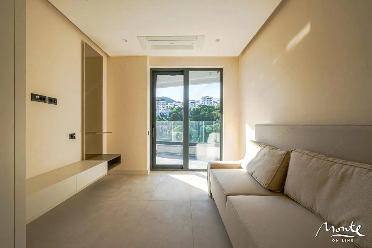 Sale, three bedroom apartment, 190m², Bečići, Budva