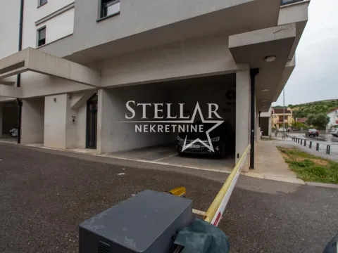 Izdavanje, poslovni prostor, 186m², Blok 9, Podgorica - image 15