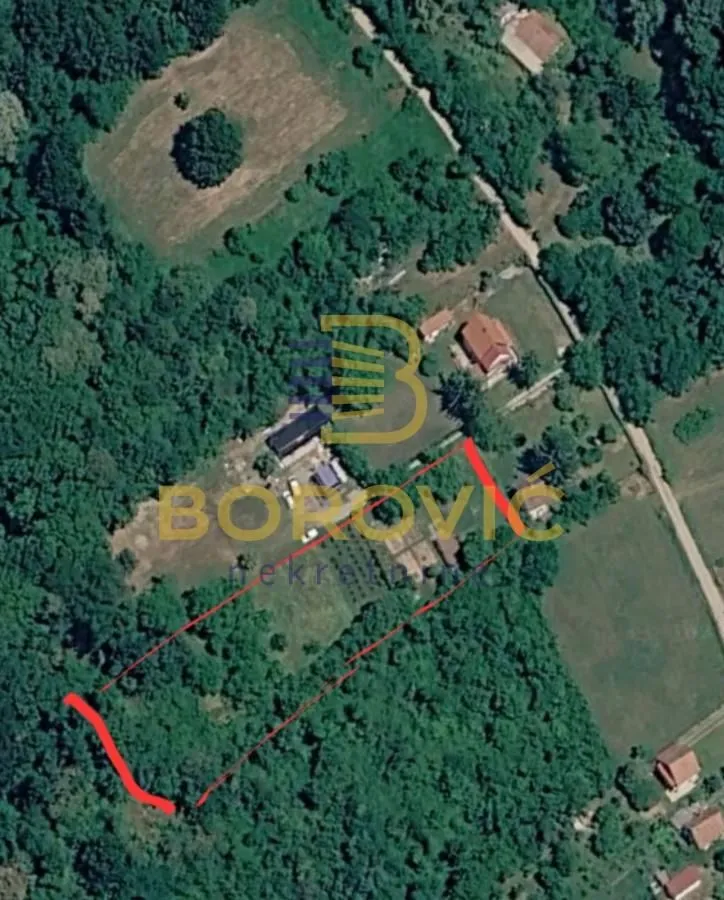 Satelitski snimak parcele sa ucrtanim granicama.
