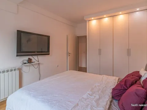 Prodaja, četvorosoban stan, 106m², Vračar, Šid - image 9