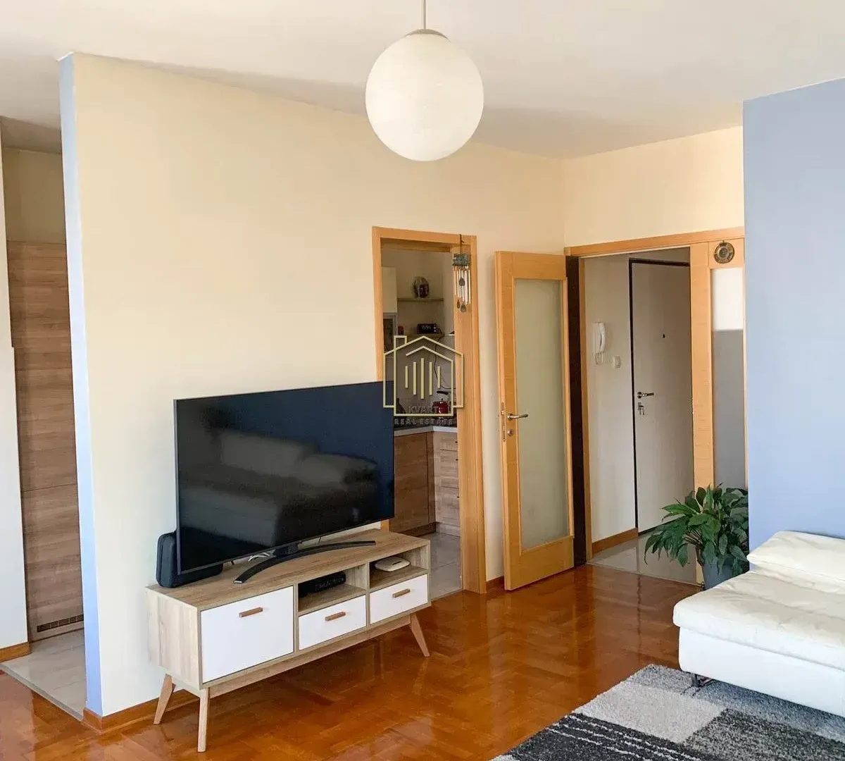 Izdavanje, trosoban stan, 103m², Pobrežje, Podgorica