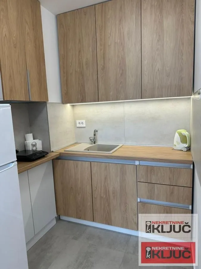 Izdavanje, jednosoban stan, 40m², Novo naselje, Novi Sad