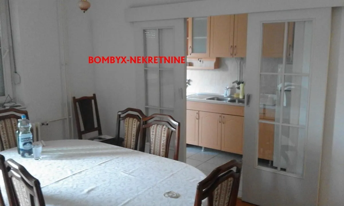 Prodaja, trosoban stan, 103m², Centar, Novi Sad