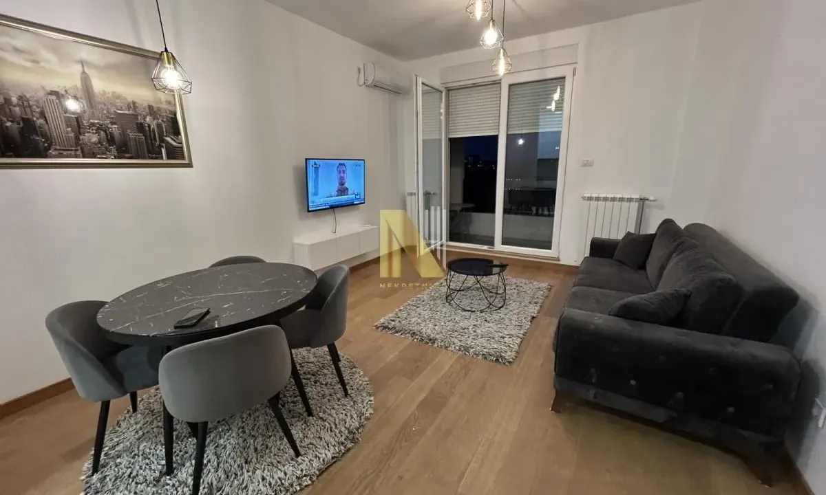 Izdavanje, dvosoban stan, 42m², Bulevar Evrope, Novi Sad Sve Podlokacije