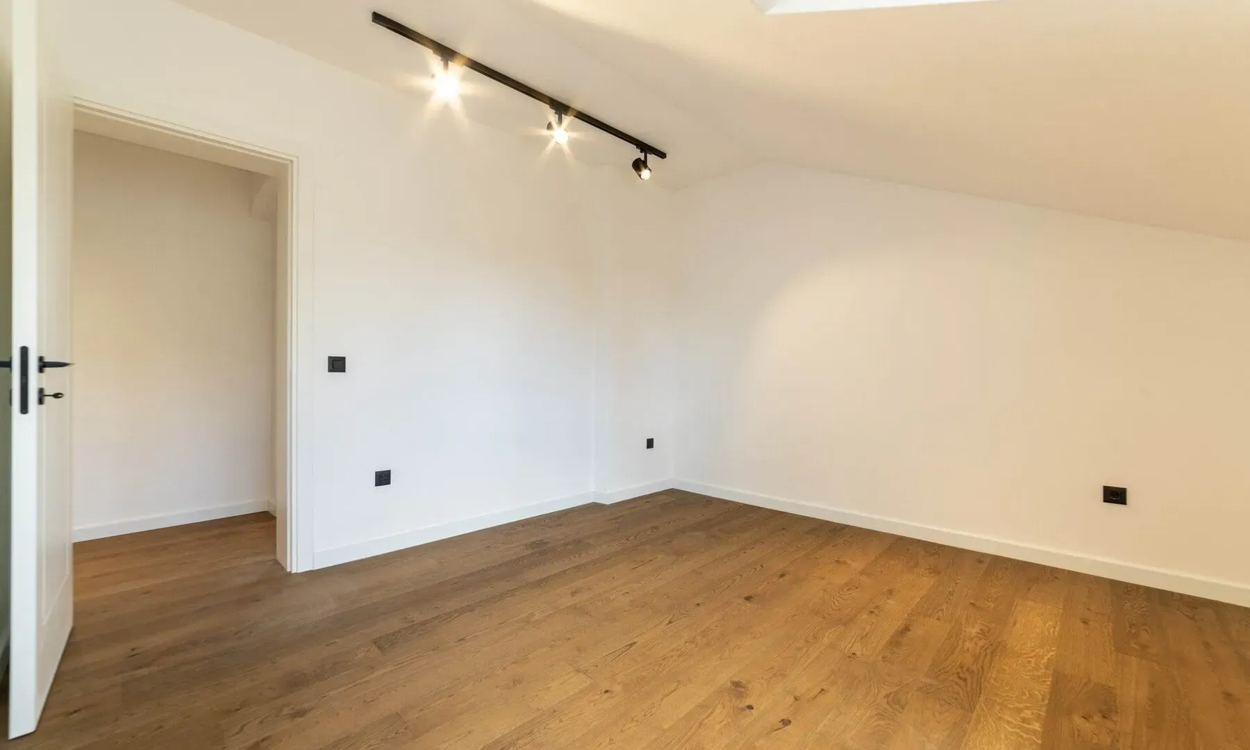 Prodaja, dvosoban stan, 66m², Centar, Tivat