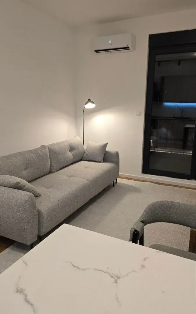 Izdavanje, jednosoban stan, 37m², Tološi, Podgorica