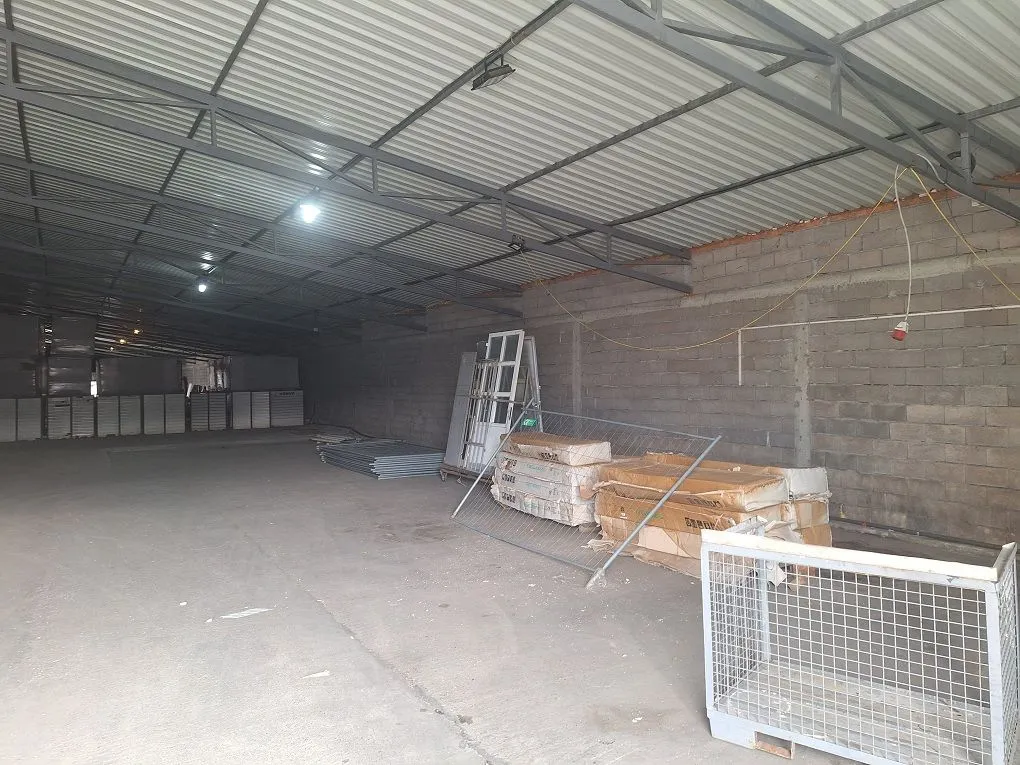 Rent, office space, 1000m², Dobanovci, Surčin