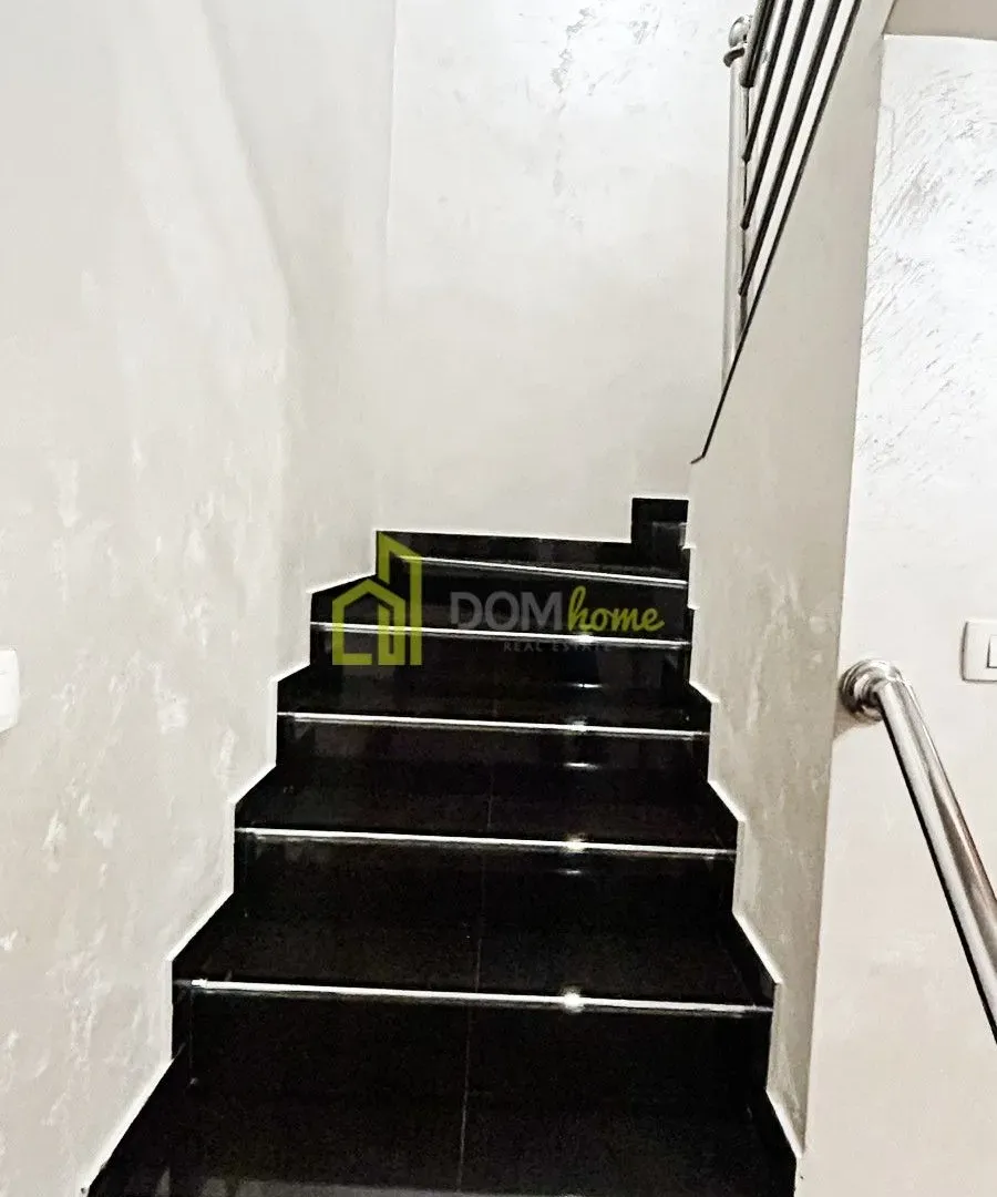 Izdavanje, kuća, 220m², Konik, Podgorica