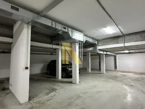 Parking garaža in Telep