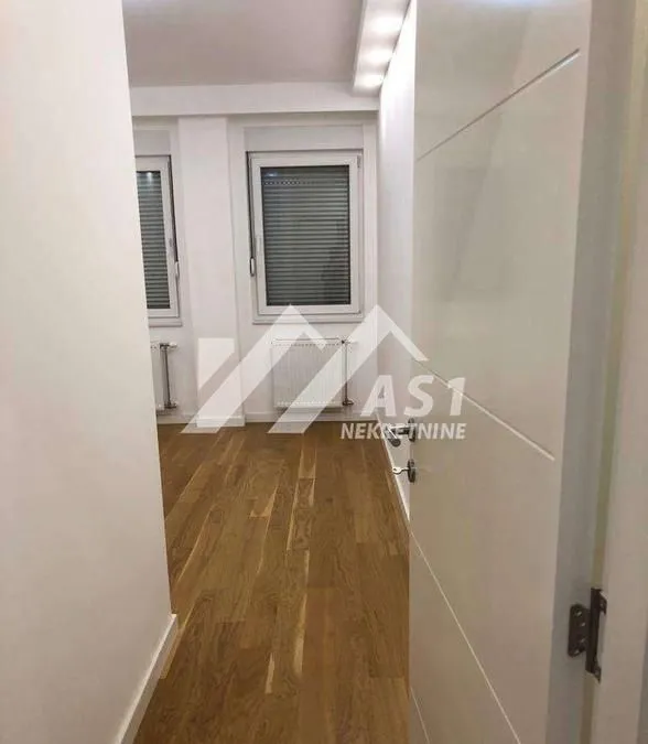 Izdavanje, četvorosoban stan, 95m², Kej, Novi Sad Sve Podlokacije