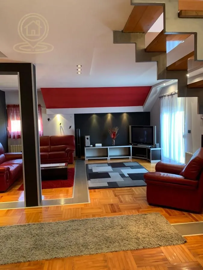 Izdavanje, trosoban stan, 120m², Autokomanda, Voždovac Sve Podlokacije