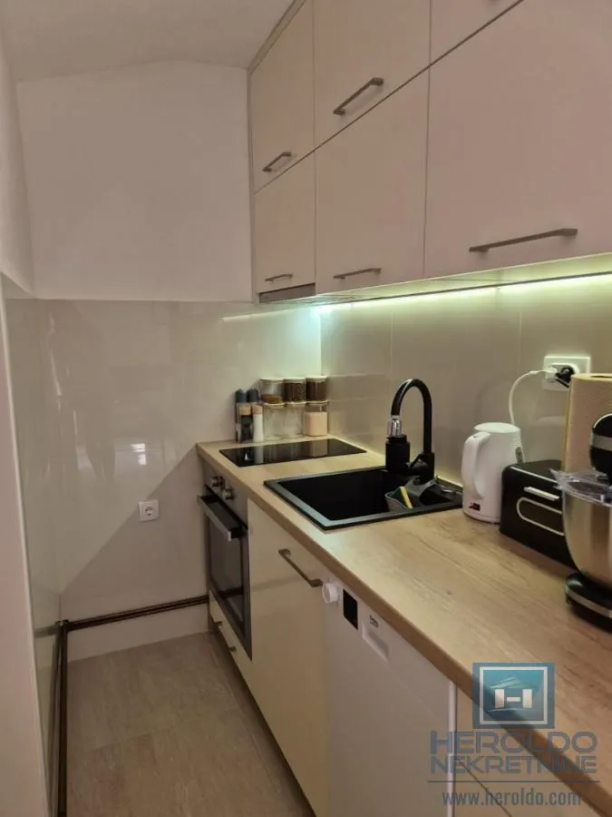 Prodaja, trosoban stan, 93m², Ćuprija, Srbija