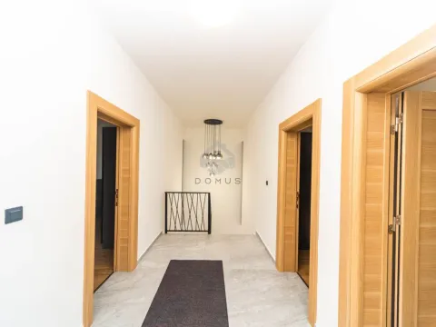 Izdavanje, kuća, 190m², Tološi, Podgorica - image 21