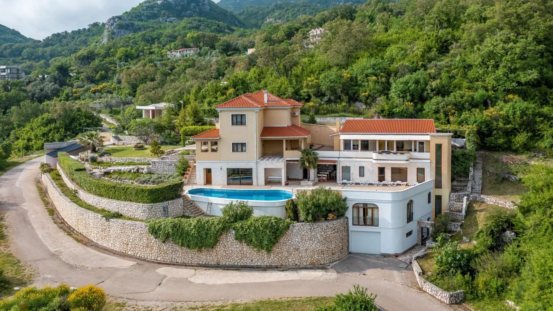 Sale, house, 650m², Kuljače, Budva