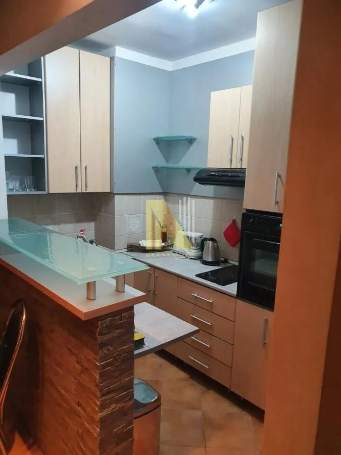 Izdavanje, dvosoban stan, 53m², Centar, Novi Sad