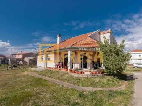 Prodaja, kuća, 180m², Donja Gorica, Podgorica