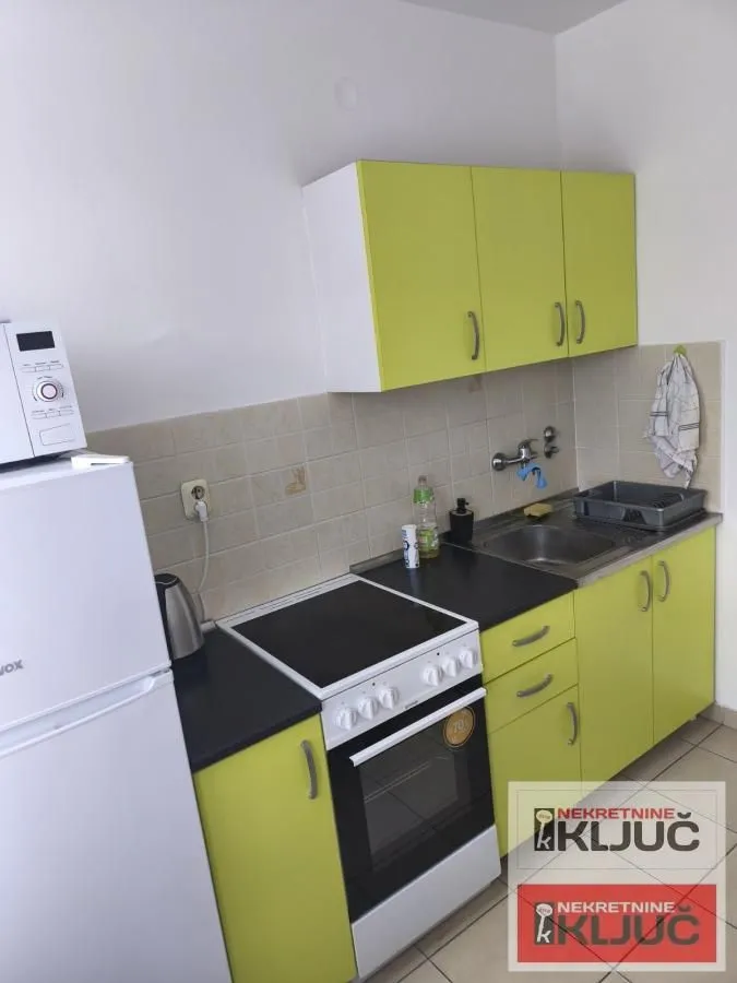 Izdavanje, jednosoban stan, 28m², Bulevar Evrope, Novi Sad Sve Podlokacije
