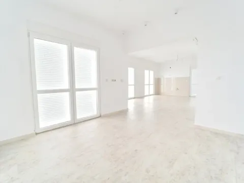 Prodaja, kuća, 200m², Hladna Uvala, Bar - image 11