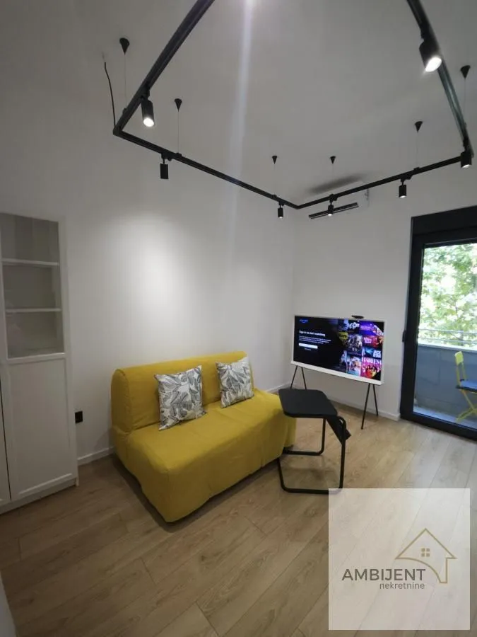 Izdavanje, jednosoban stan, 32m², Stari Grad, Beograd