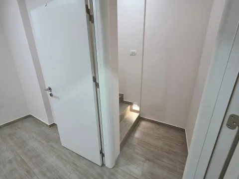 Izdavanje, poslovni prostor, 55m², Tološka šuma, Podgorica - image 6