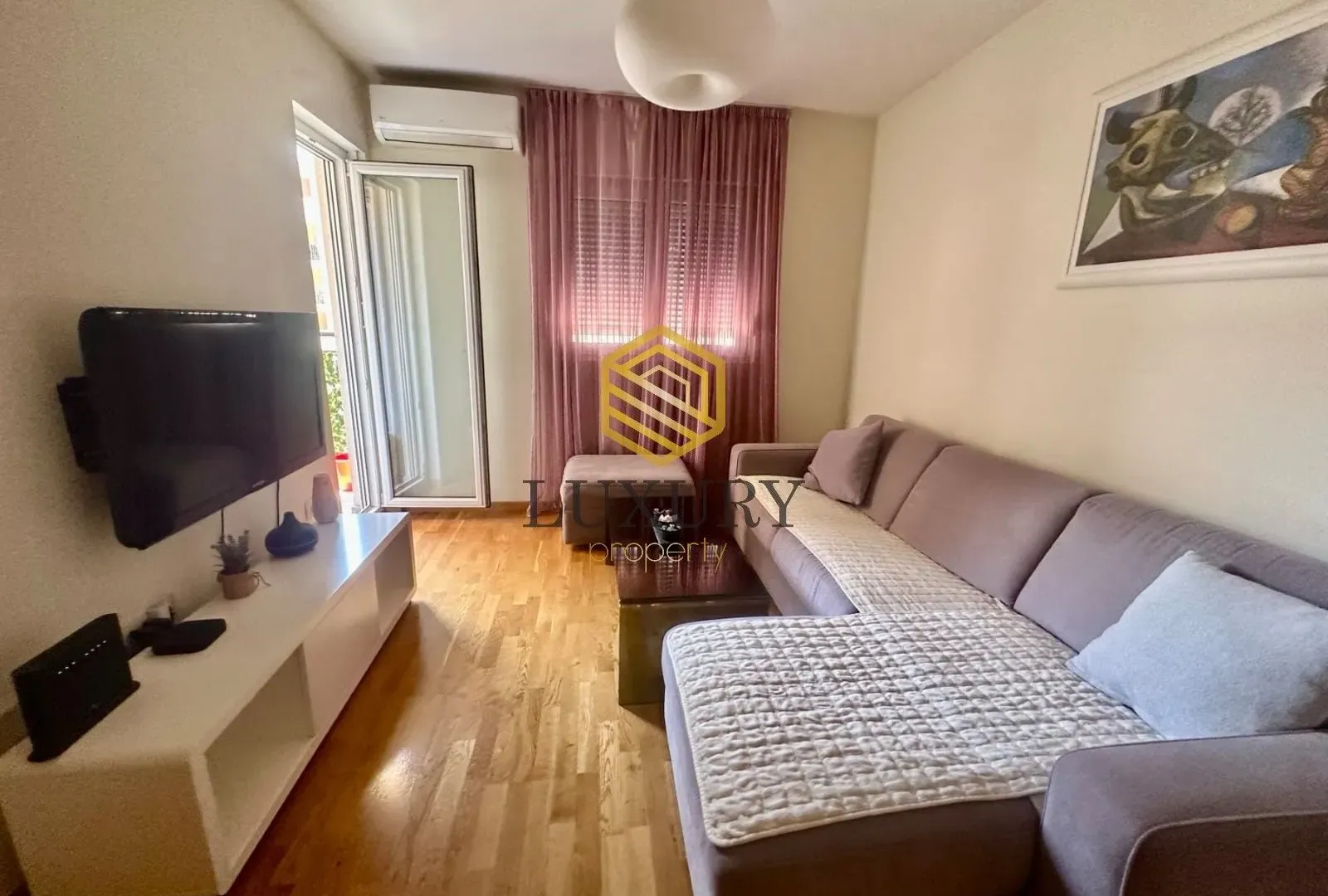Izdavanje, jednosoban stan, 43m², City Kej, Podgorica