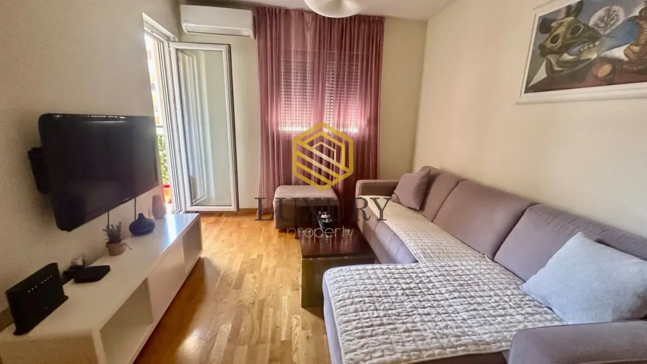 Izdavanje, jednosoban stan, 43m², City Kej, Podgorica