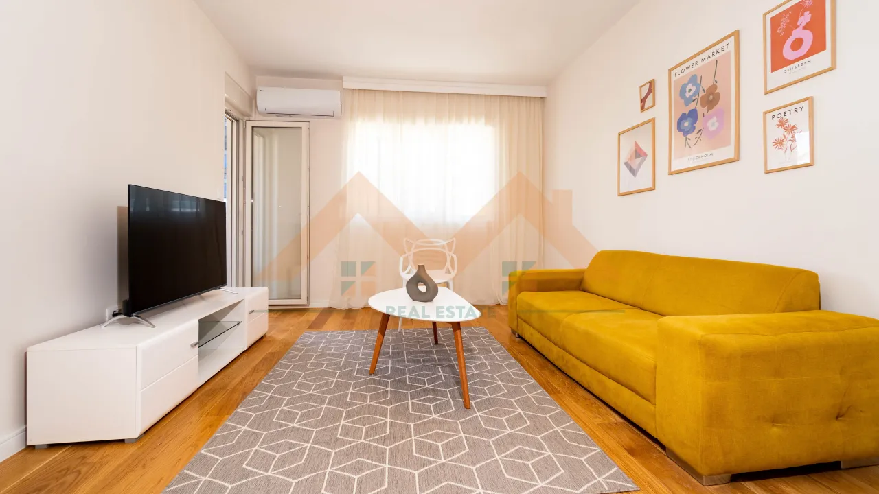 Izdavanje, jednosoban stan, 50m², Central Point, Podgorica