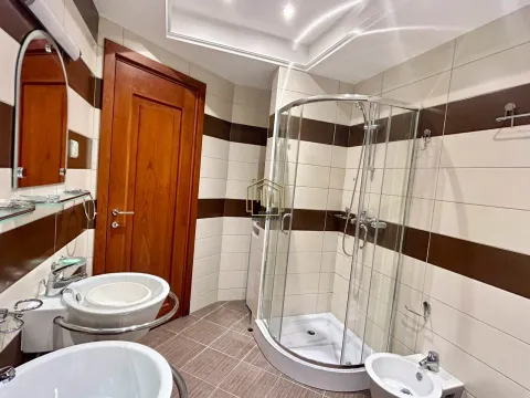 Izdavanje, dvosoban stan, 100m², Centar, Podgorica - image 2