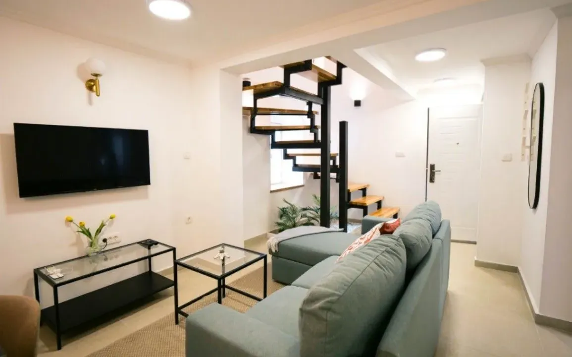 Rent, two bedroom apartment, 135m², Stari Grad, Budva