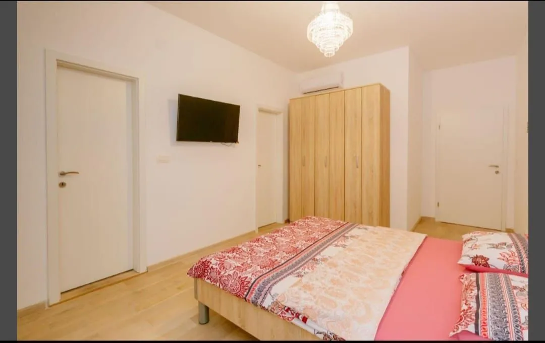 Rent, three bedroom apartment, 130m², Petrovac, Budva