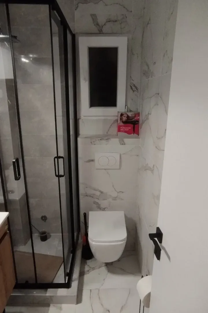 Izdavanje, dvosoban stan, 75m², Škaljari, Kotor