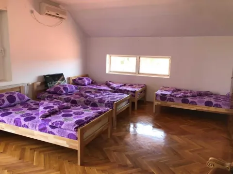 Izdavanje, trosoban stan, 112m², Centar, Inđija - image 2