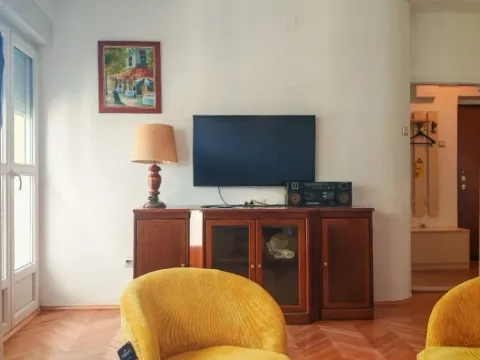 Izdavanje, jednosoban stan, 58m², Centar, Podgorica - image 2