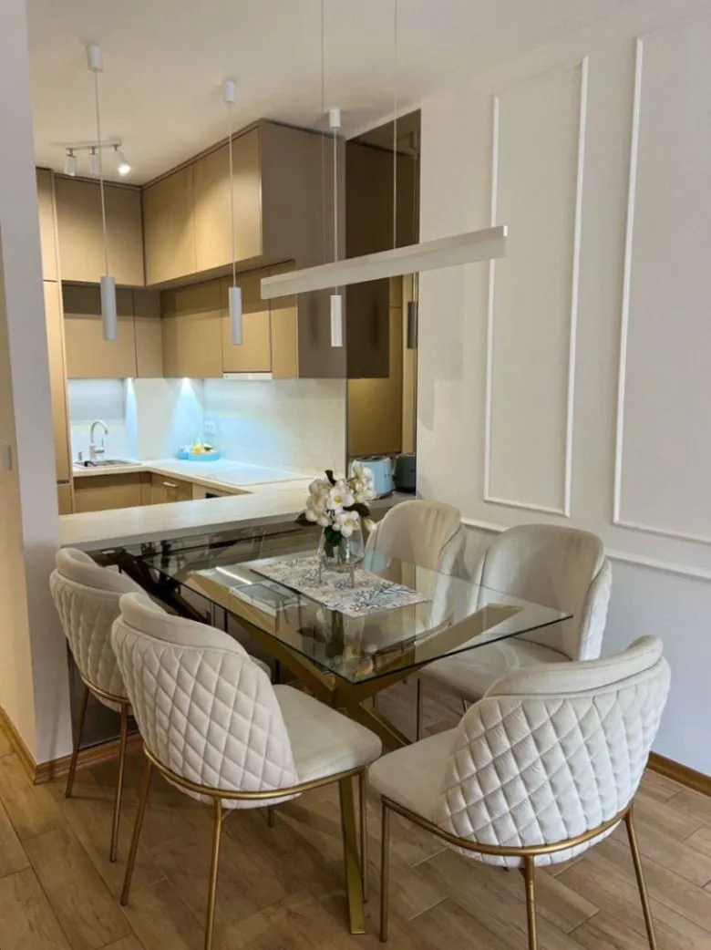 Izdavanje, dvosoban stan, 69m², Centar, Budva