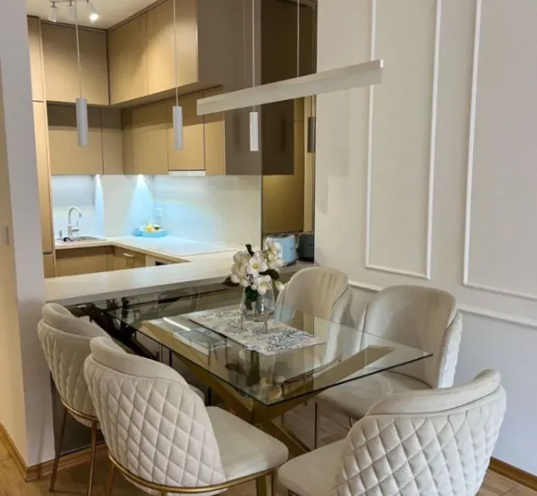 Izdavanje, dvosoban stan, 69m², Centar, Budva