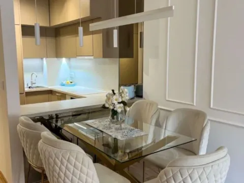 Izdavanje, dvosoban stan, 69m², Centar, Budva