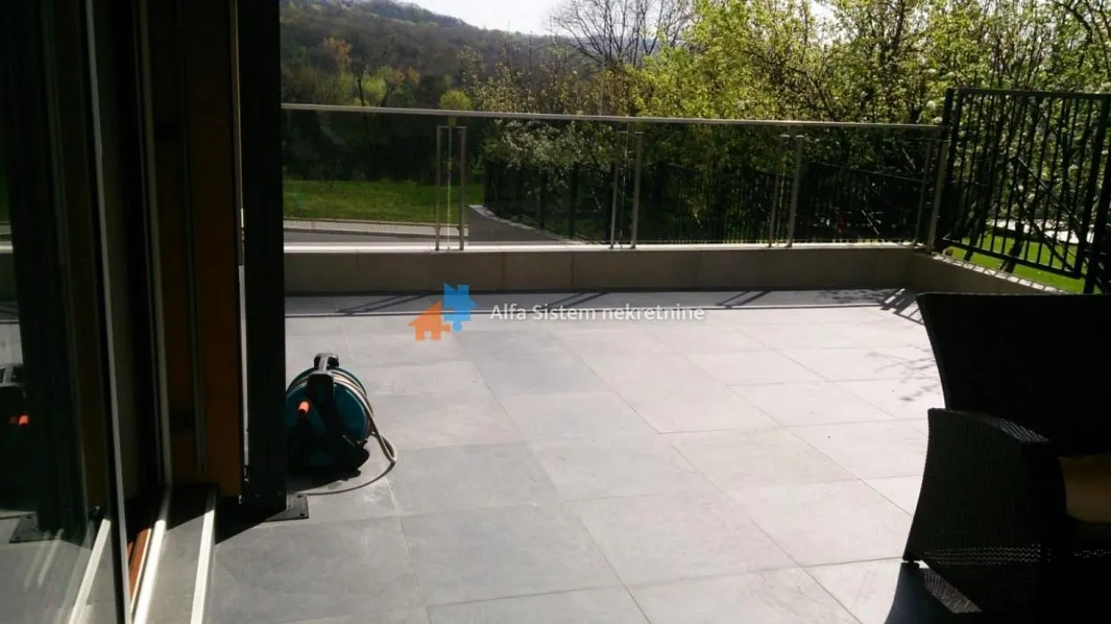 Izdavanje, trosoban stan, 95m², Savski Venac, Beograd