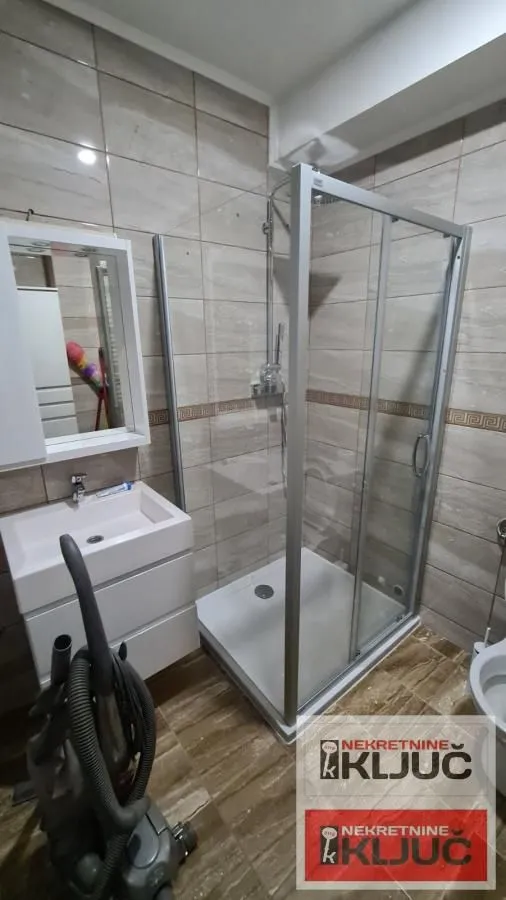 Prodaja, četvorosoban stan, 170m², Sremska Kamenica, Petrovaradin