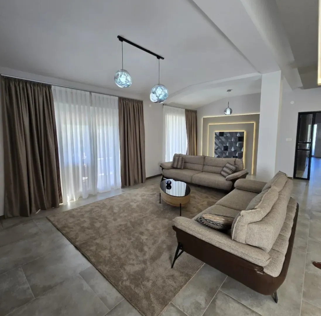 Rent, three bedroom apartment, 180m², Tološi, Podgorica