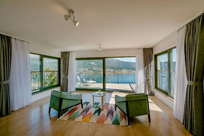 Prodaja, kuća, 236m², Njivice, Herceg Novi