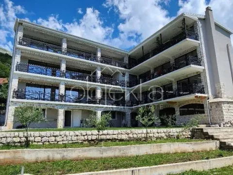 Rent, apartment, 105m², Kotor, Crna Gora - image 4