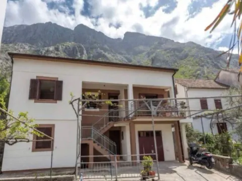 Sale, house, 212m², Dobrota, Kotor